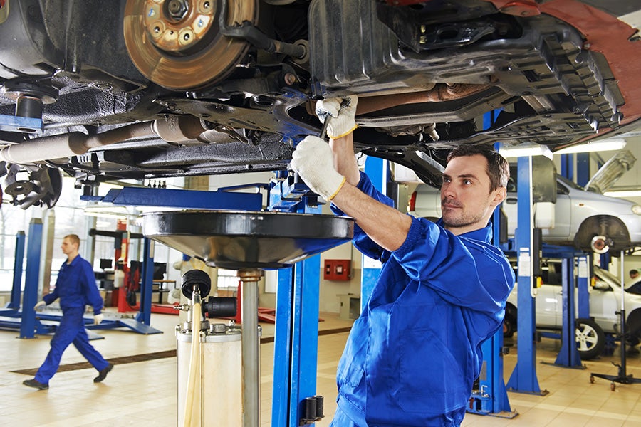 service expert in bodyshop